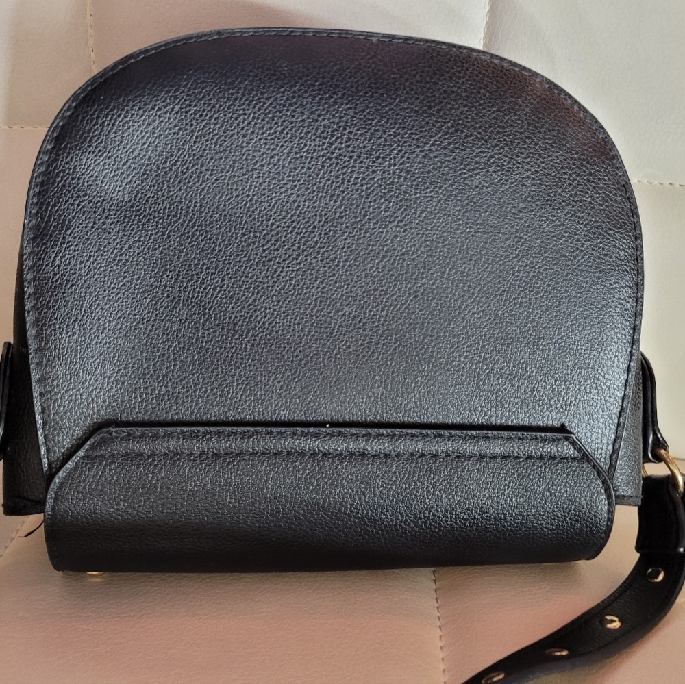 Handbags 👜 - Picture 4 of 4